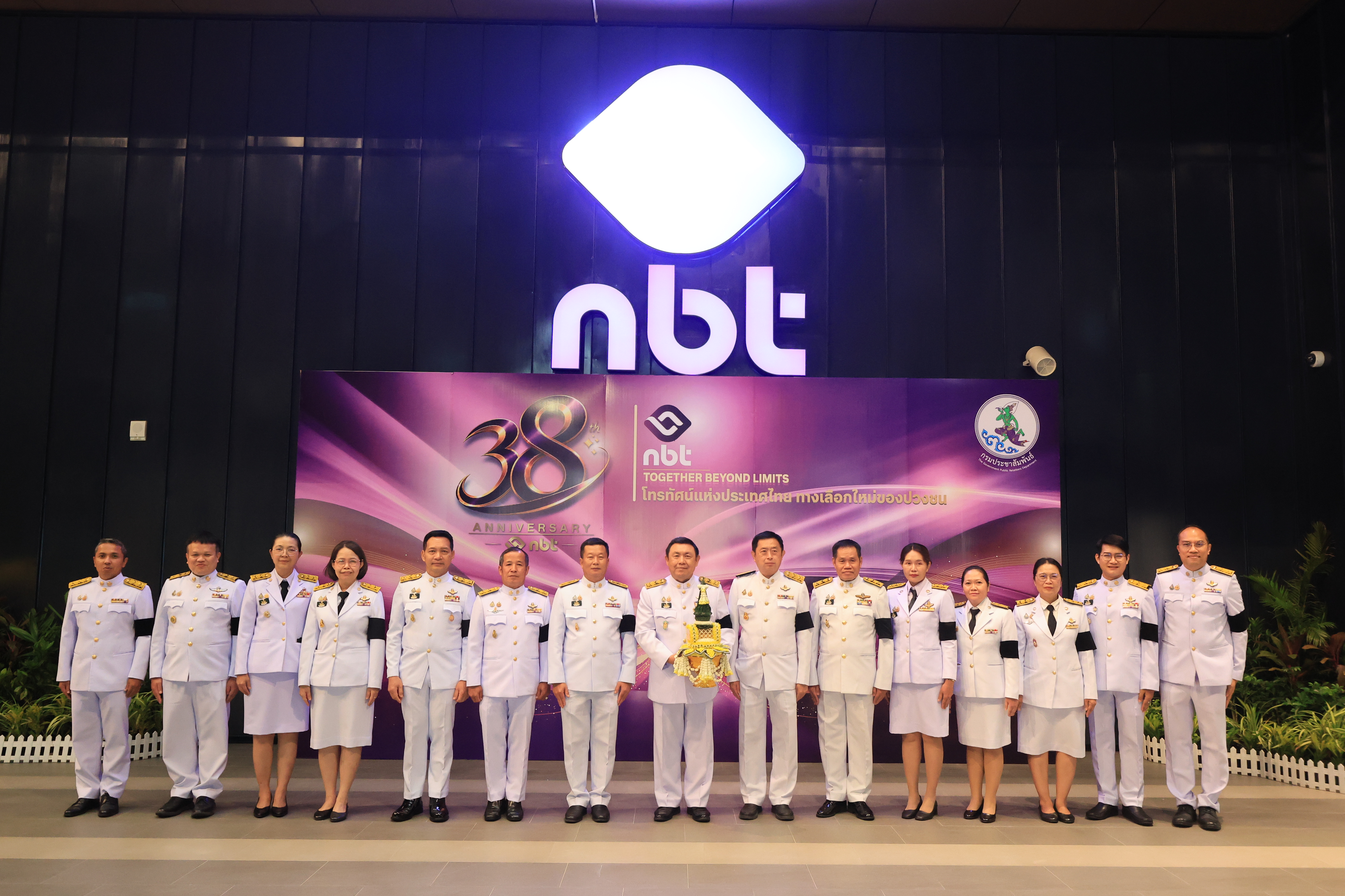 title - คณะผู้บริหาร ส.ป.ก. บันทึกเทปถวายพระพรชัยมงคล เนื่องในโอกาสมหามงคลเฉลิมพระชนมพรรษา 74 พรรษา พระบาทสมเด็จพระปรเมนทรรามาธิบดีศรีสินทร มหาวชิราลงกรณ พระวชิรเกล้าเจ้าอยู่หัว